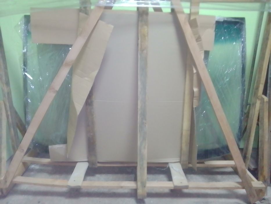 Продам автомобільне скло лобове на Санг Йонг Кайрон