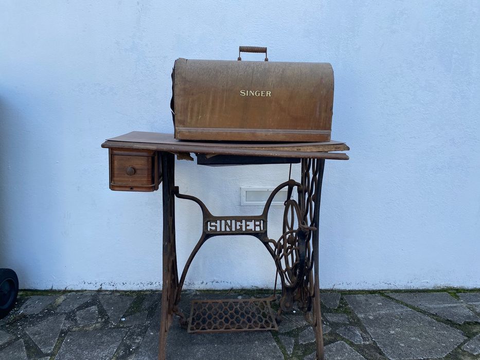 Máquina de Costura Singer