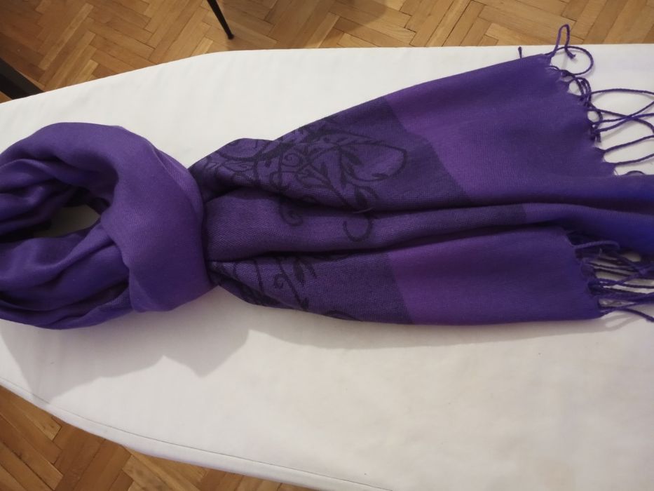 Fioletowy Szal Avon dł. 176 cm