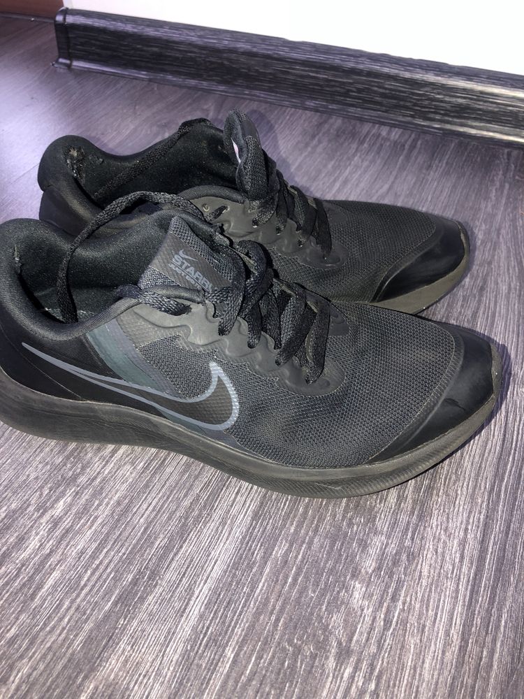 Nike кроси ,кросівки 38 розмір чорні