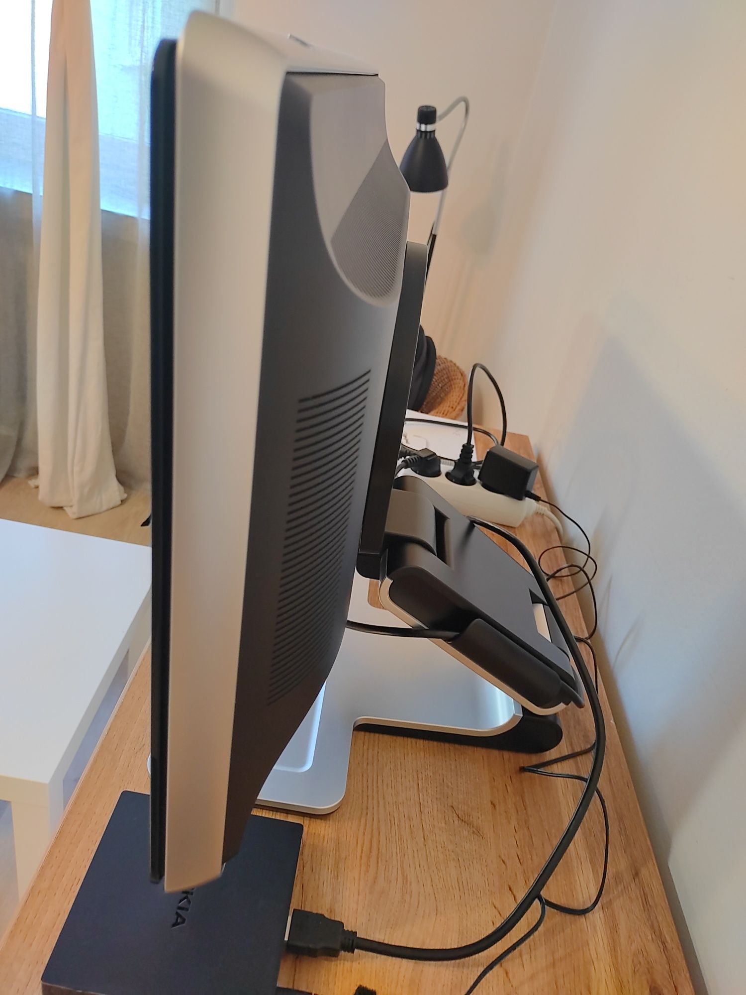Monitor 22 cale LCD HP Pavilion HDMI, VGA, 2xUSB, Głośniki, Obrót 90st