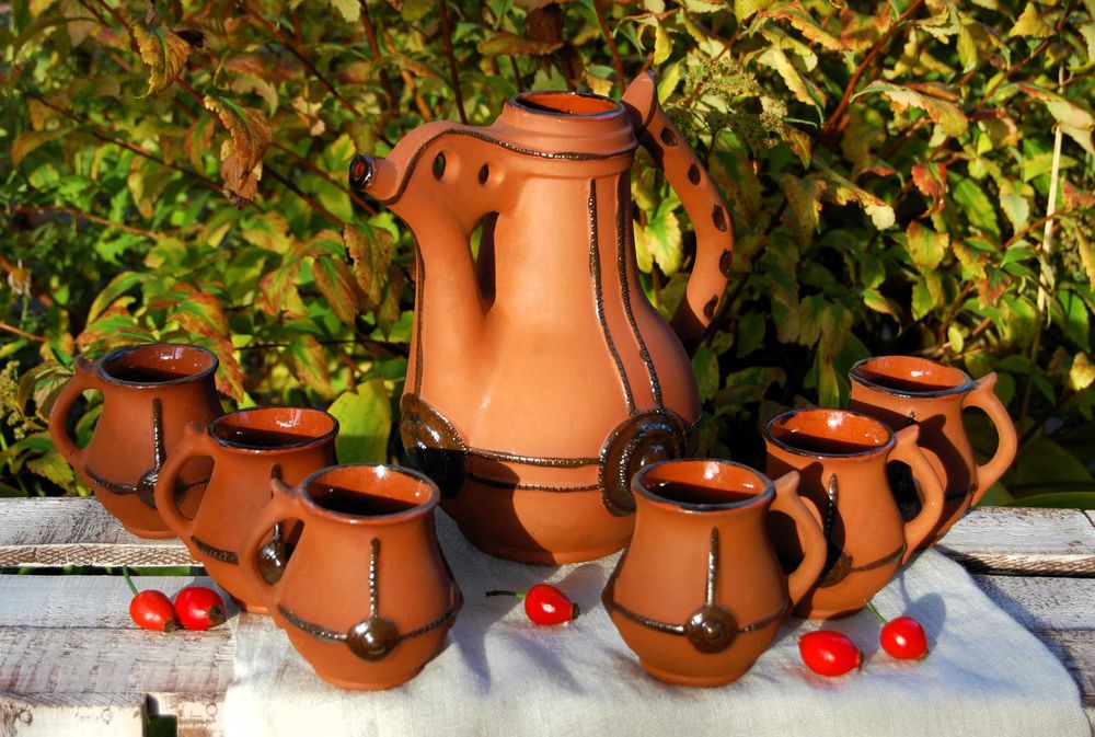 Komplet gliniany do grzanego wina, dzbanek i kubki, Bułgaria, vintage