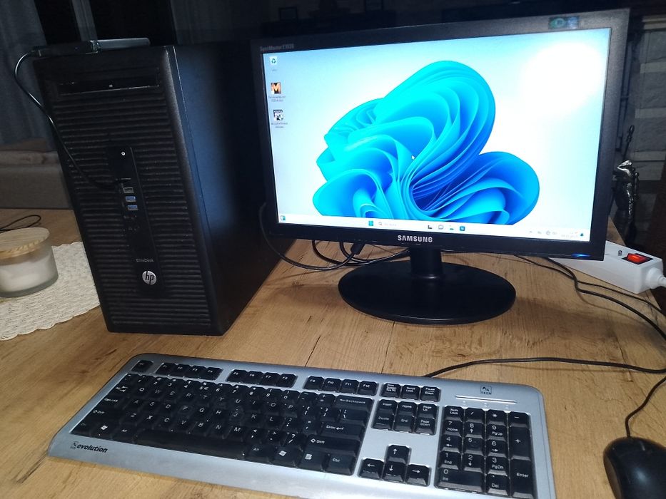 Komputer stacjonarny zestaw  minitor mysz klawatura do  szkoły gier in