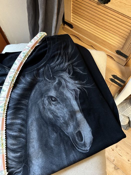 Bluzka, sukienka czarna z motywem konia M