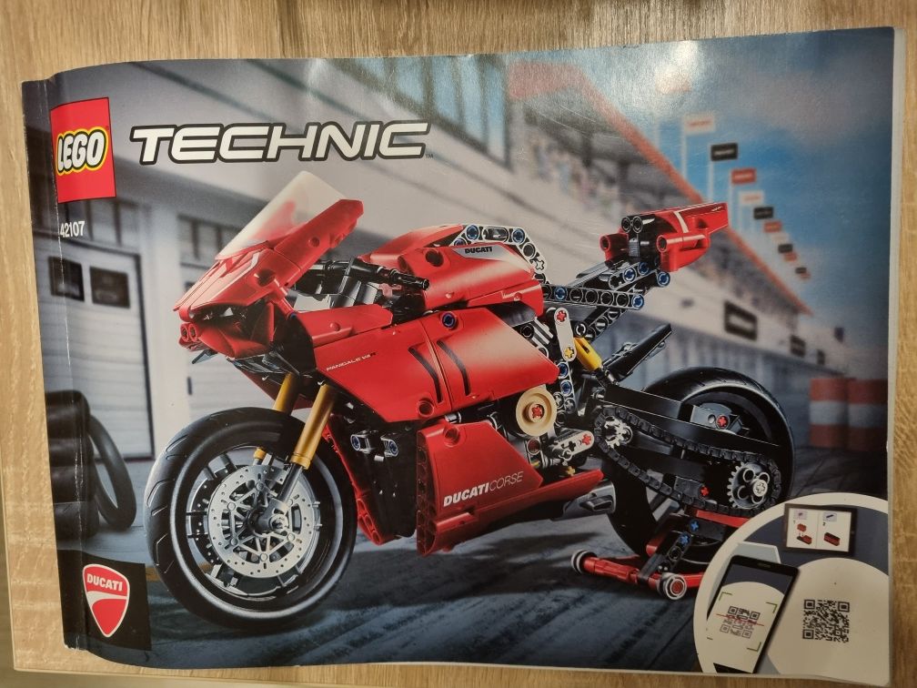 Sprzedam motor lego technic 42107