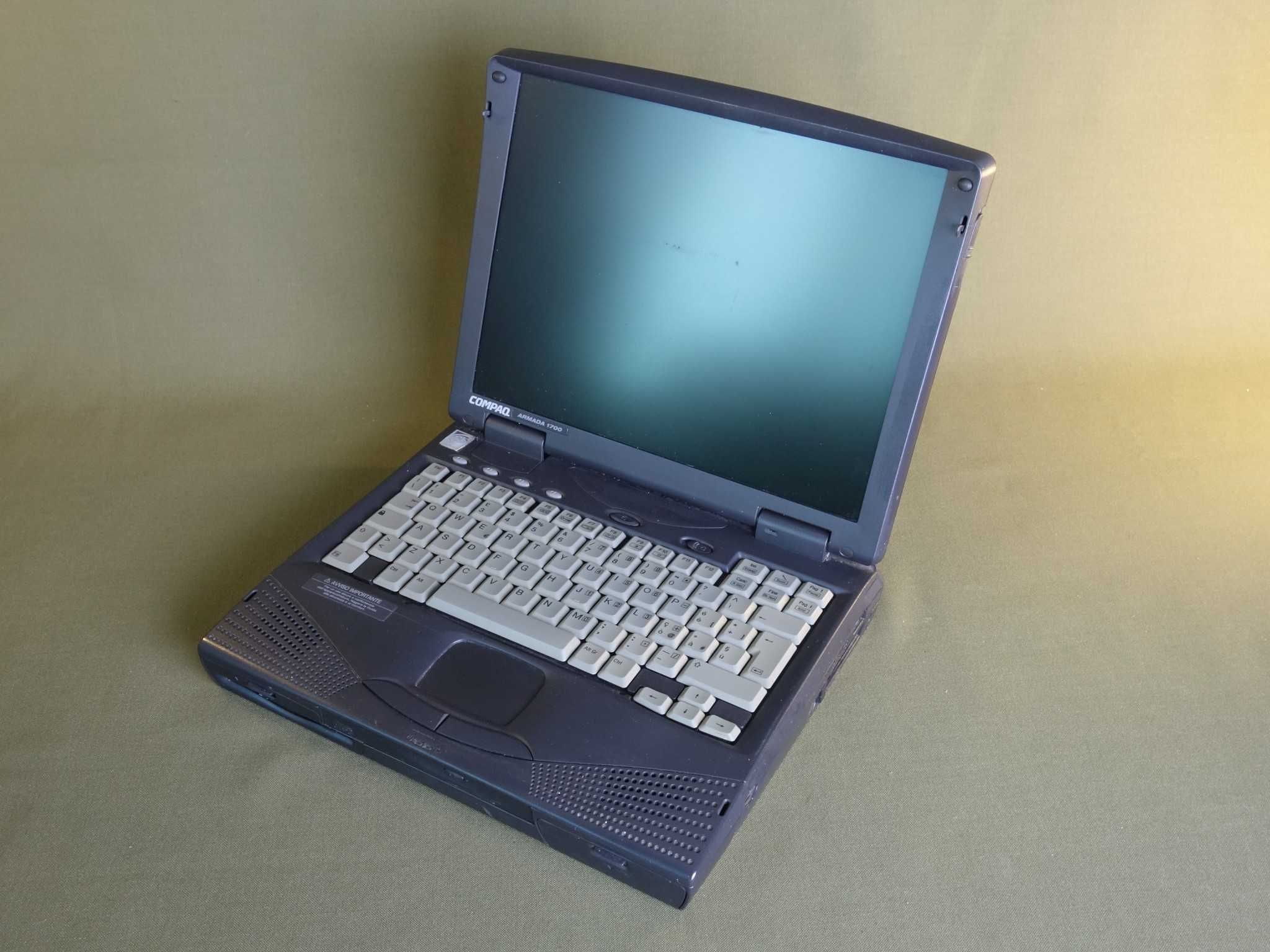 Stary zabytkowy laptop COMPAQ ARMADA 1700 Pentium II Win 98 COM LPT