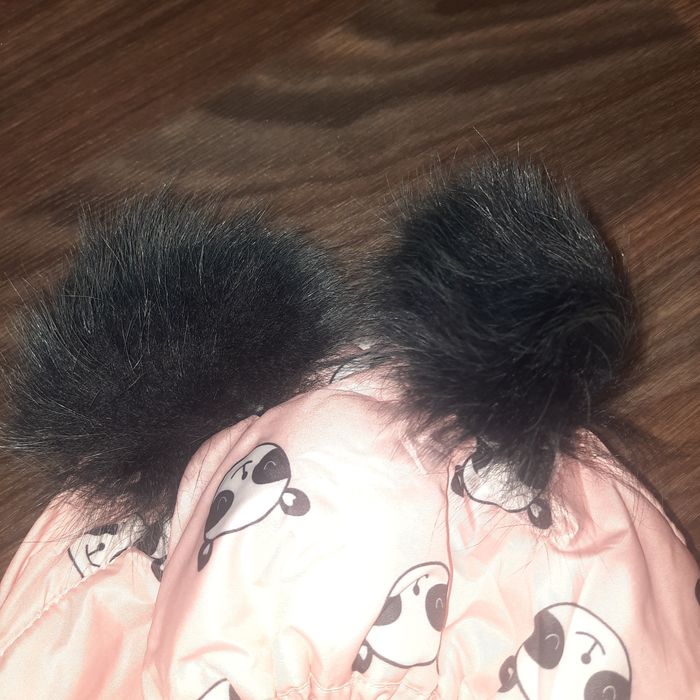 Зимова куртка на дівчинку.