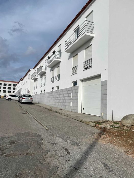 Lugar de Garagem Subterrâneo + Lugar Exterior (100m do Rossio – Évora)