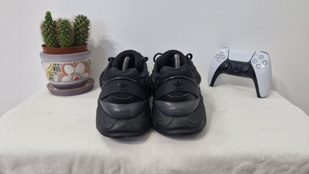 Кросівки Adidas Oznova.Розмір 42.5