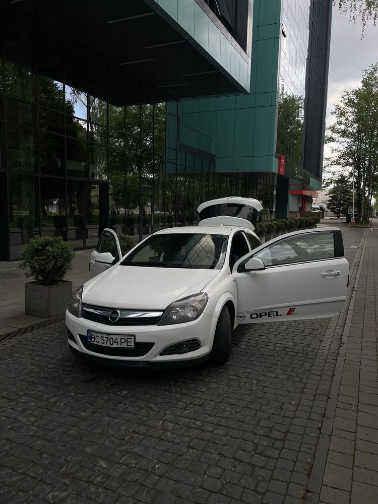 Opel Astra 2010 року