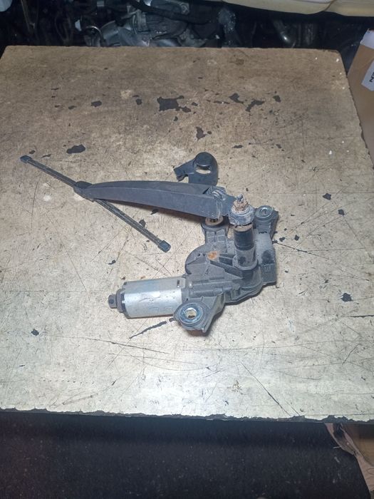 Mechanizm wycieraczki tył silniczek VW passat B6 kombi oryginał