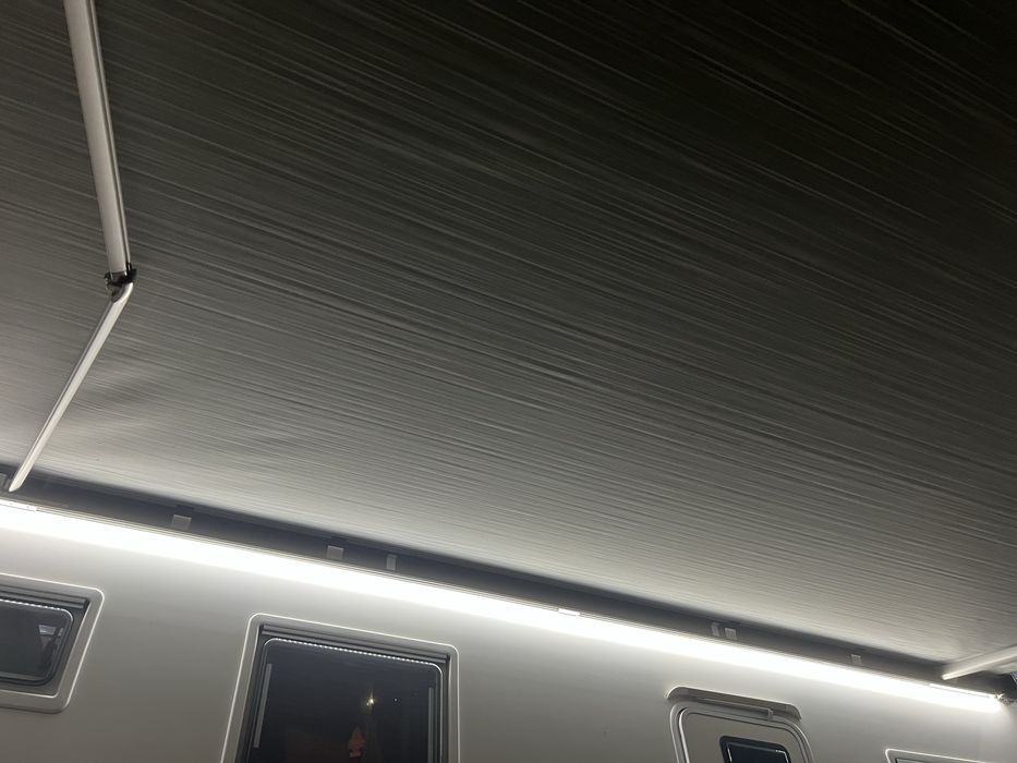 Markiza Thule Czarna 4,5m kaseta 5200 omnistor do kampera lub kempingu