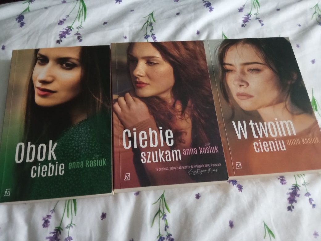 Anna Kasiuk, Ciebie szukam, Obok ciebie, W twoim cieniu.