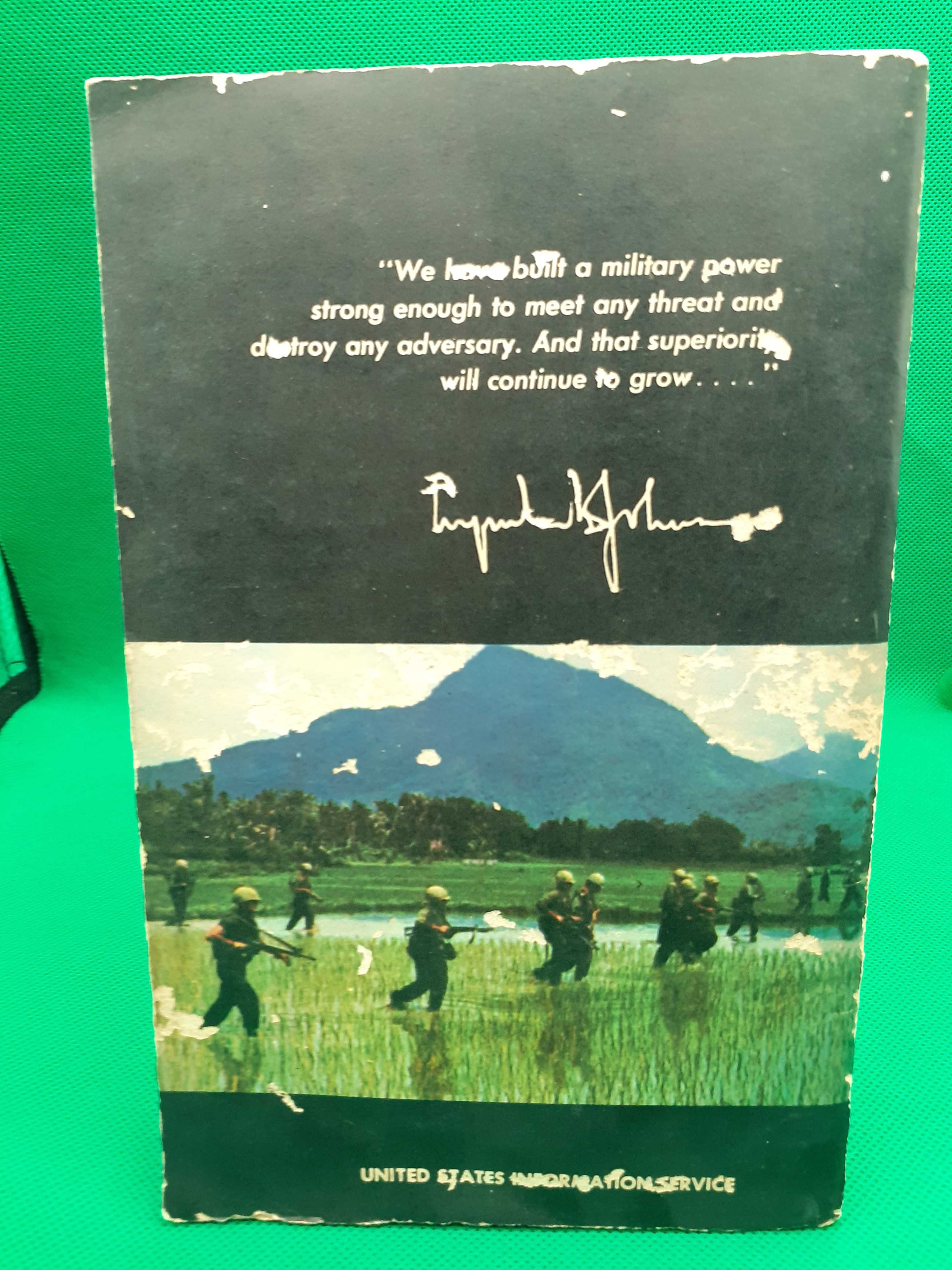 Livro - REF PCE - Richard Fryklund - America`s Armed Forces