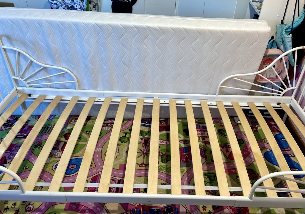 Dwa łóżka IKEA rosnąca rama łóżka BIAŁE + MATERACE