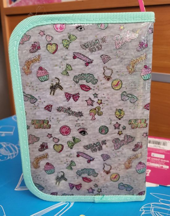 Piórnik Paso Barbie z wyposażeniem