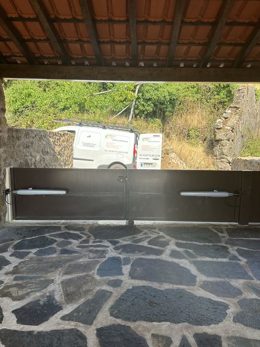 Portões seccionados de garagem e exterirores