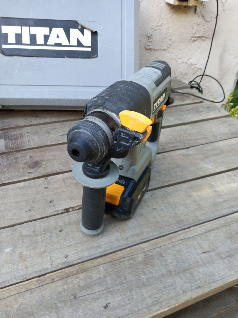 Młotowiertarka akumulatorowa Titan TTI871SDS SDS Plus 18V 5.0Ah