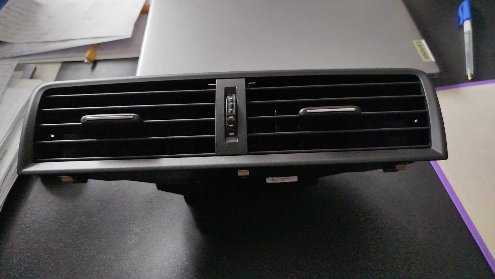 Kratka nawiewu przednia Skoda Fabia III