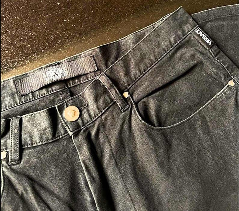 Jedyna Okazja Na Prestiżowe Oryginalne Kultowe Spodnie Marki „VERSACE”