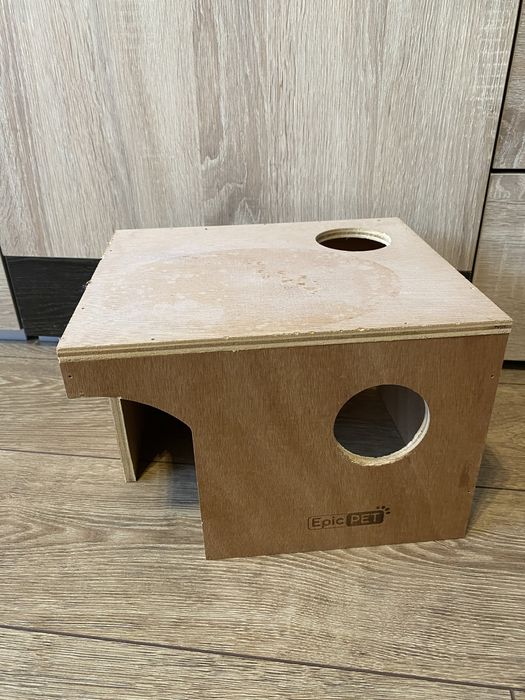 Drewniany domek dla gryzonia + butelka do picia