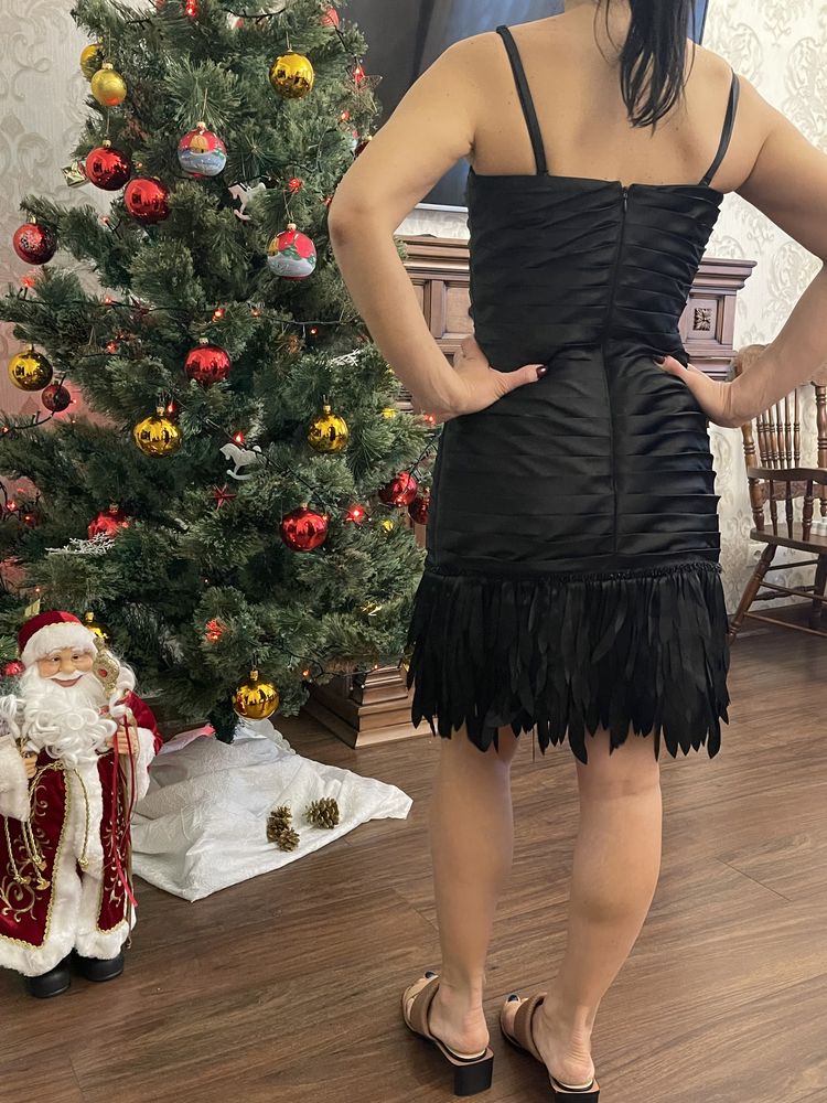Вечернее новогоднее платье, черное атлас