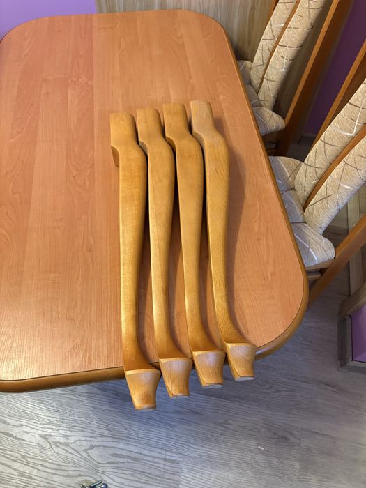 Stół z 4 krzesłami – rozkładany, stan bardzo dobry – odbiór osobisty