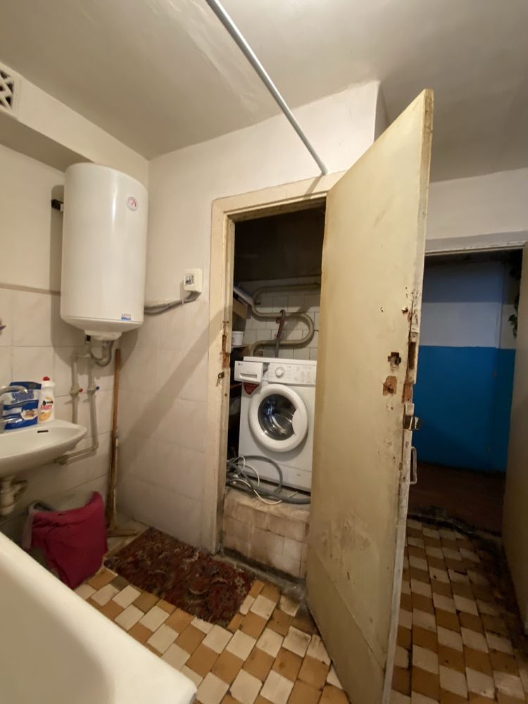 Продаж 2 кім гуртожитку Молодіжна