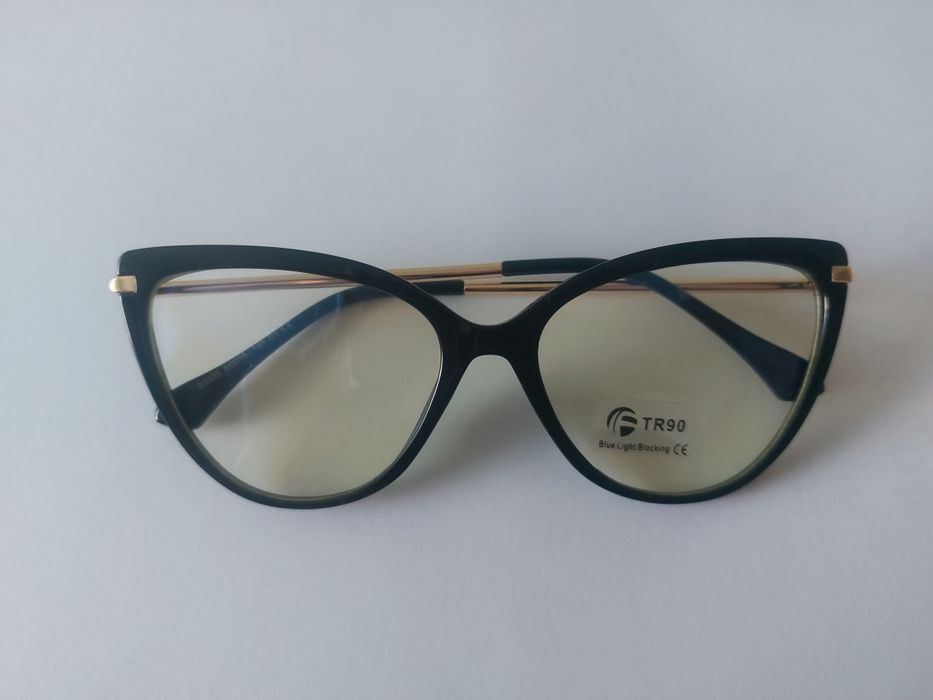 Eleganckie oprawki do okularów kocie oko czarne ze złotym