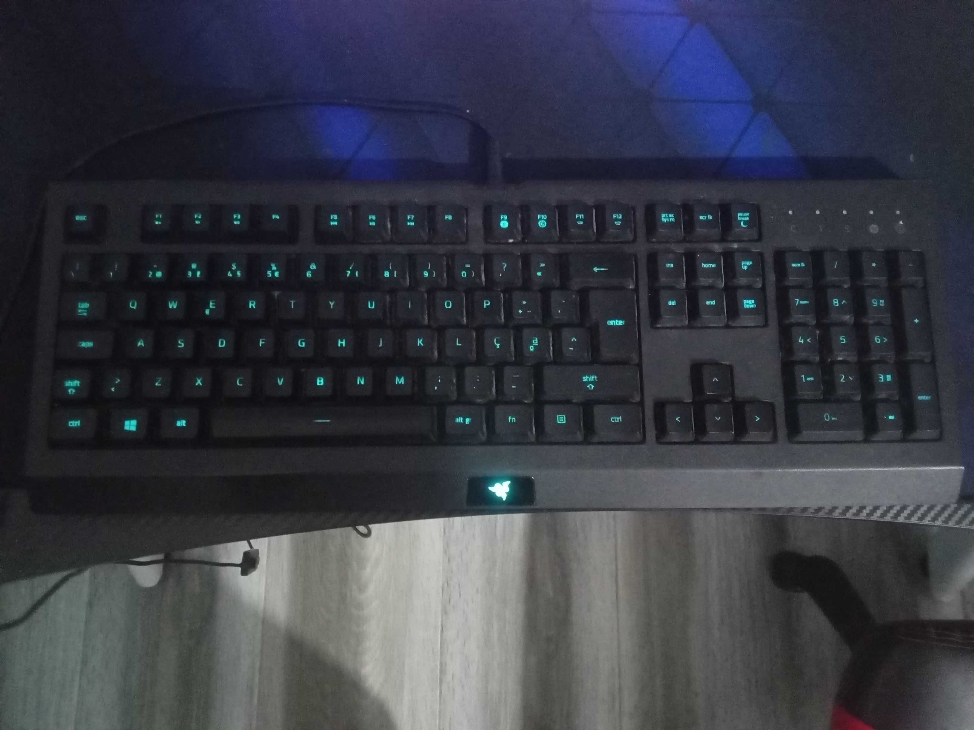 Teclado e mouse pad gaming