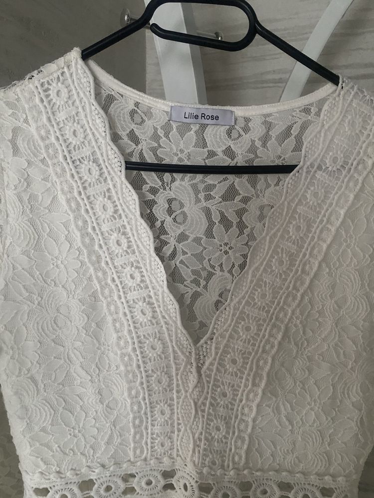 Sukienka biala boho