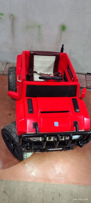 Дитячий електромобіль