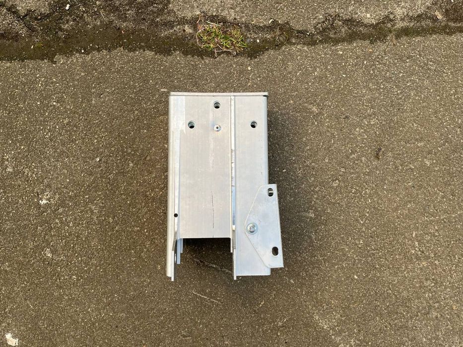 Кронштейн підсилювача переднього бамперу L VOLVO XC60 2018-2021