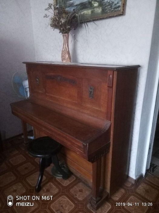 Немецкое пианино, антиквариат.