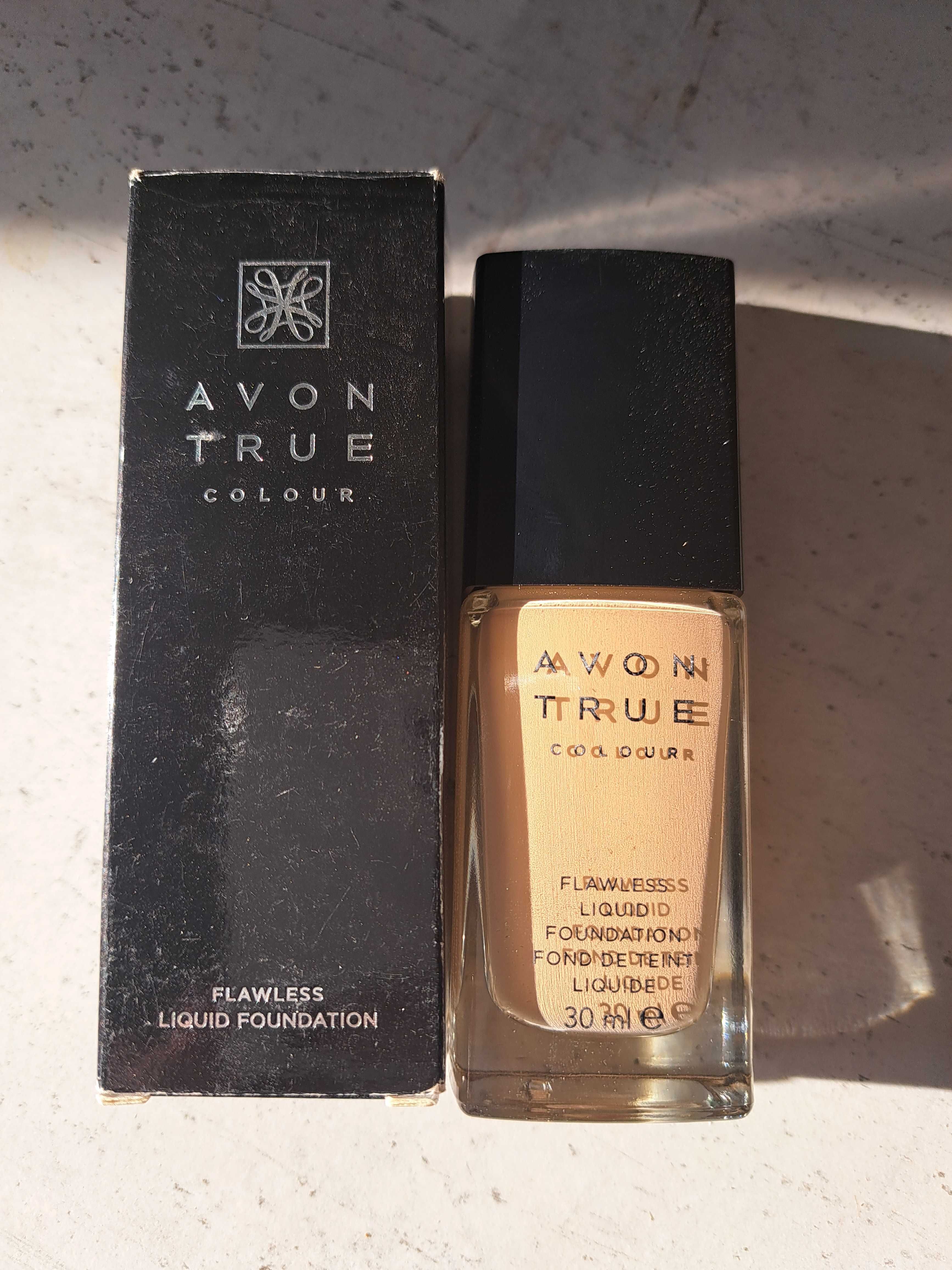 Kryjący podkład adaptujący AVON TRUE flawless liquid unikat light nude