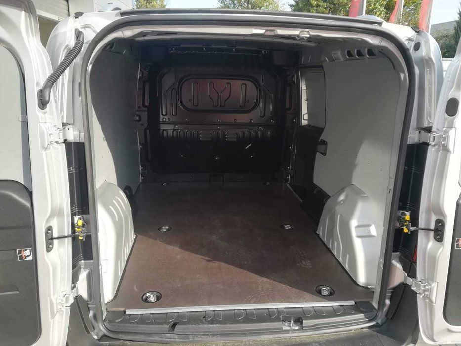 Fiat Doblo L2H1-Zabudowa przestrzeni ładunkowej
