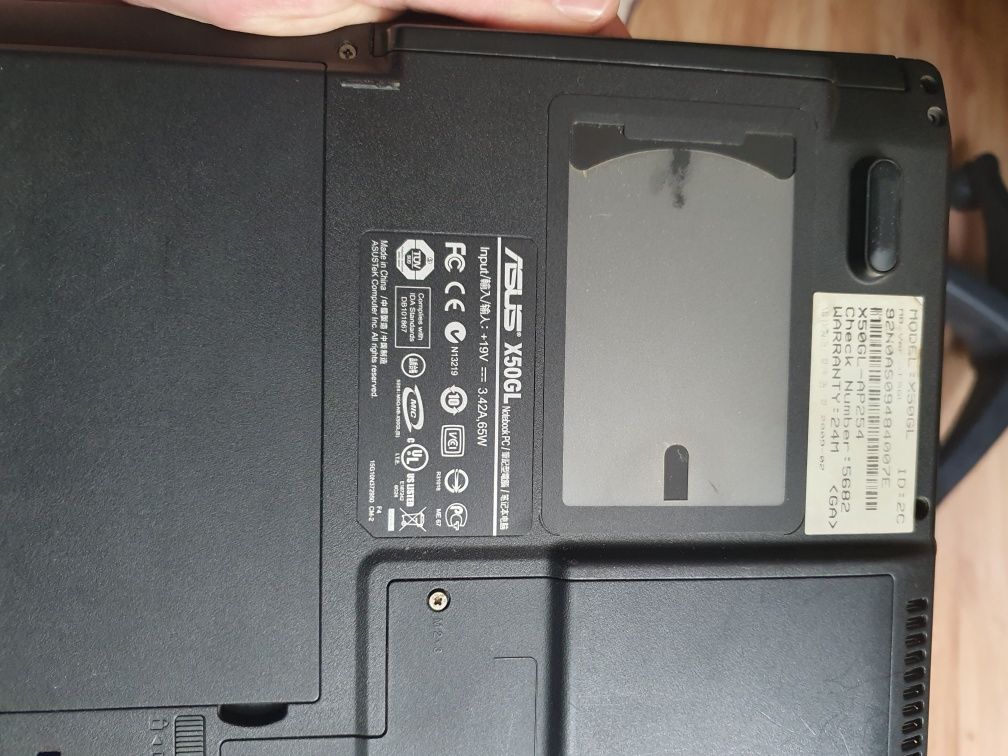 Laptopy na części sztuk 3 I pół