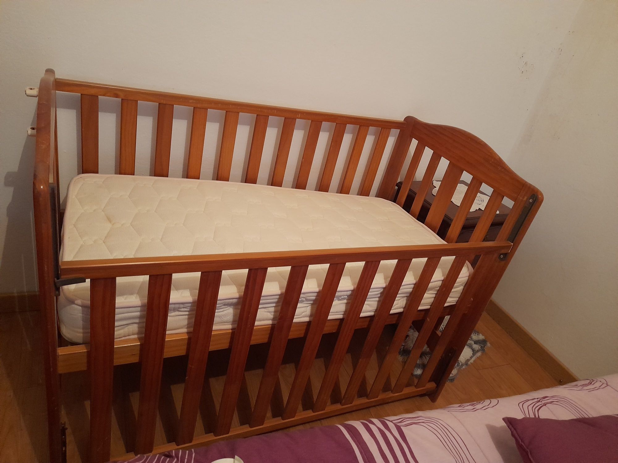 Cama de bebé  com  colchão