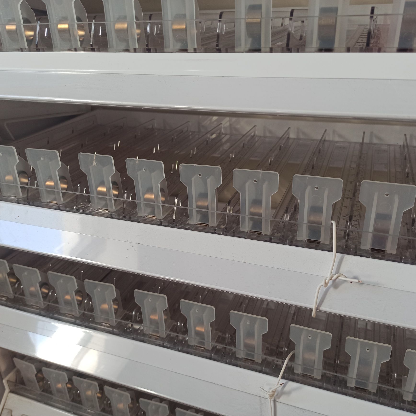 НОВА Сигаретна шафа стелаж шкаф для продажу та зберіг сигарет цигарок