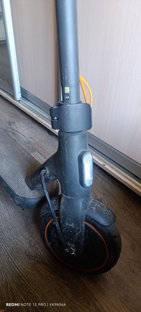 Продам Продаю электросамокат Xiaomi Mi Electric Scooter
Продаю электро