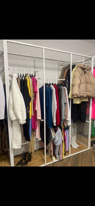 Торгове обладнання для магазину одягу