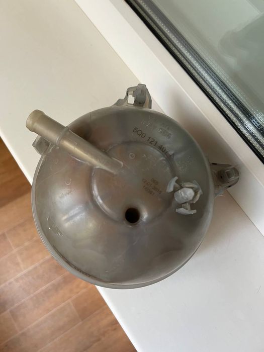 Розширювальний бачок охолодження