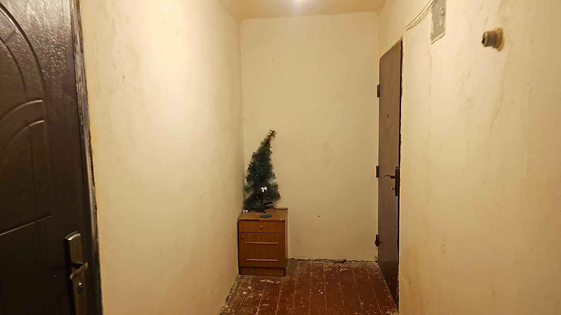 шість “6” кімнат квартира 102 кв.м. загальна площа - є відео огляд