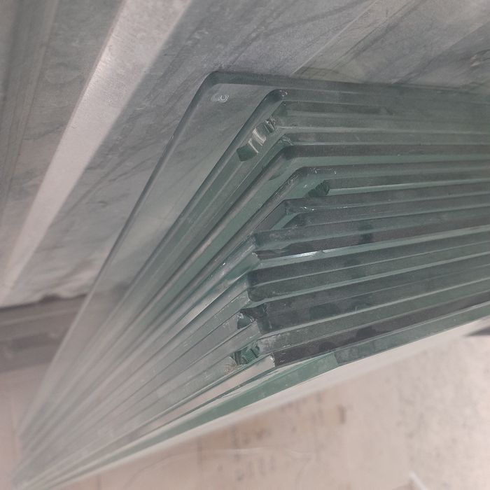 Стеклянная полка,витрина.