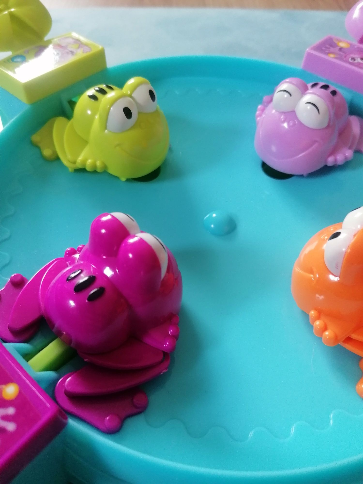 Rik Rok Frogs gra zręcznościowa żabki