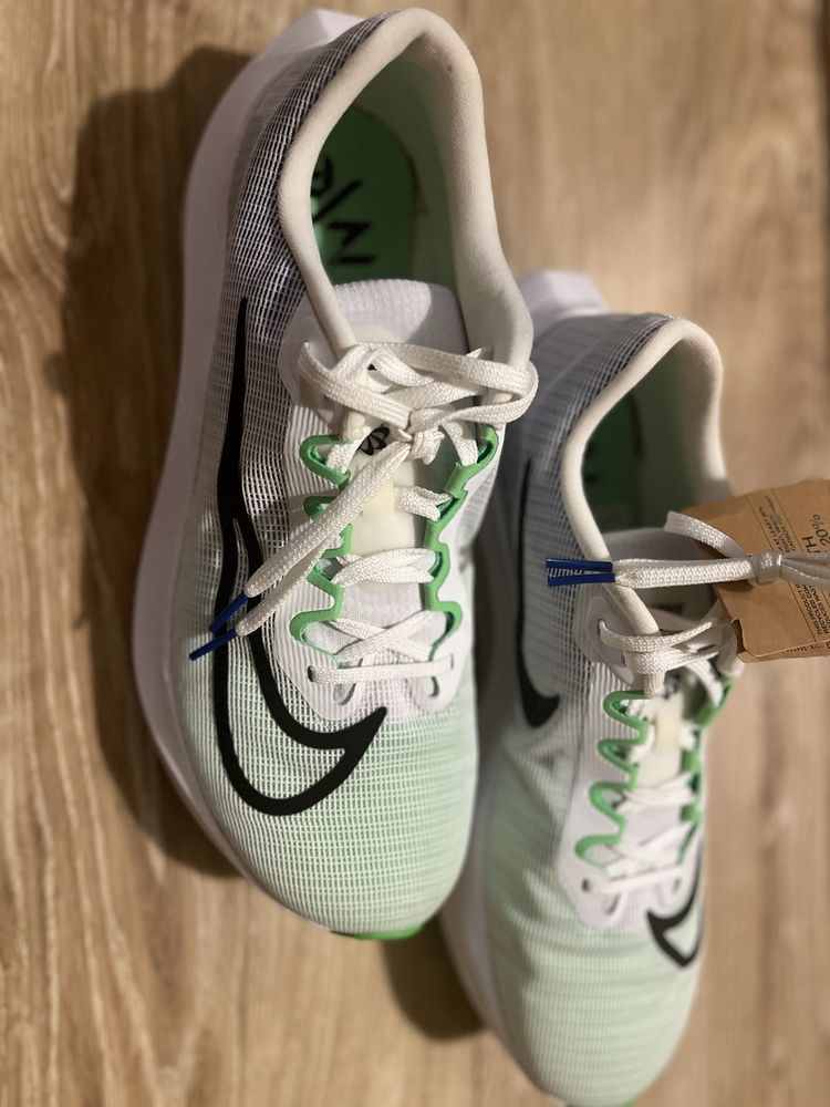 Nike Performance Fly Max 5
