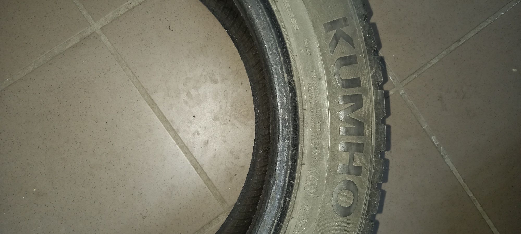 Продам зимові шини Kumho   215/55/17