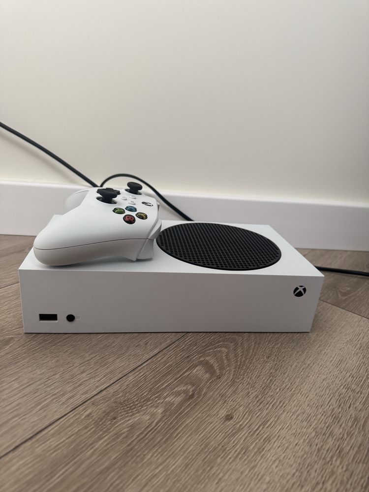 Xbox Series S 512gb + gamepad + зарядна станція