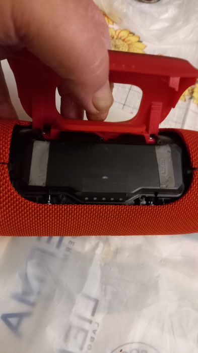 JBL Charge 3 Original аудиокалонка под ремонт, нужен аккумулятор