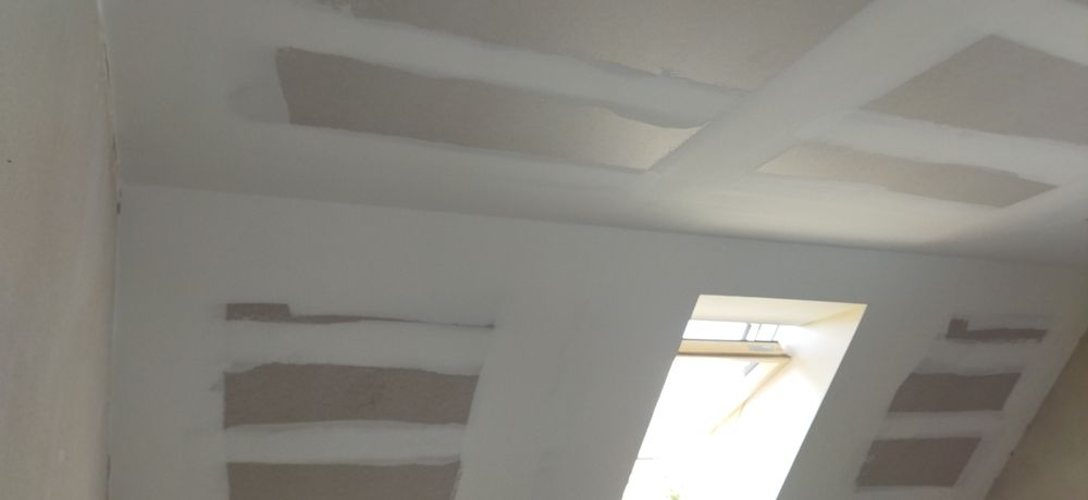 Docieplenia poddaszy wełną, sufity podwieszane, malowanie